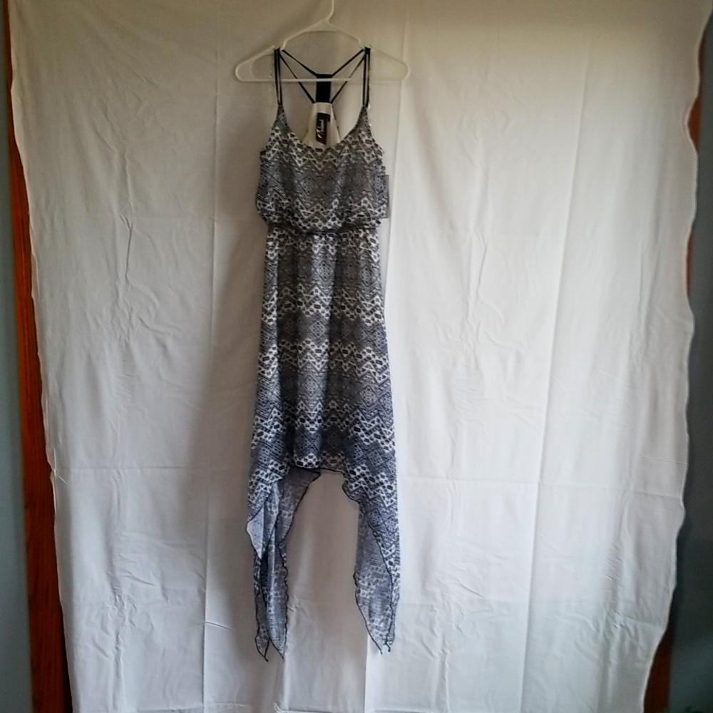 NWT Trixxie Midi Dress Medium